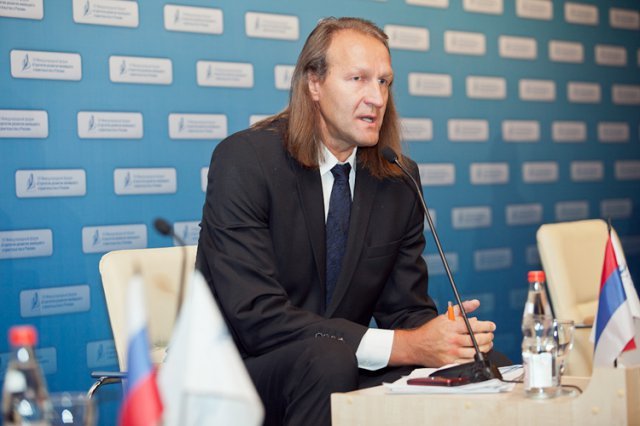 форум_2 Поляков.jpg