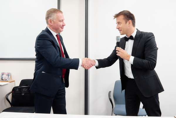 signingbre.jpg